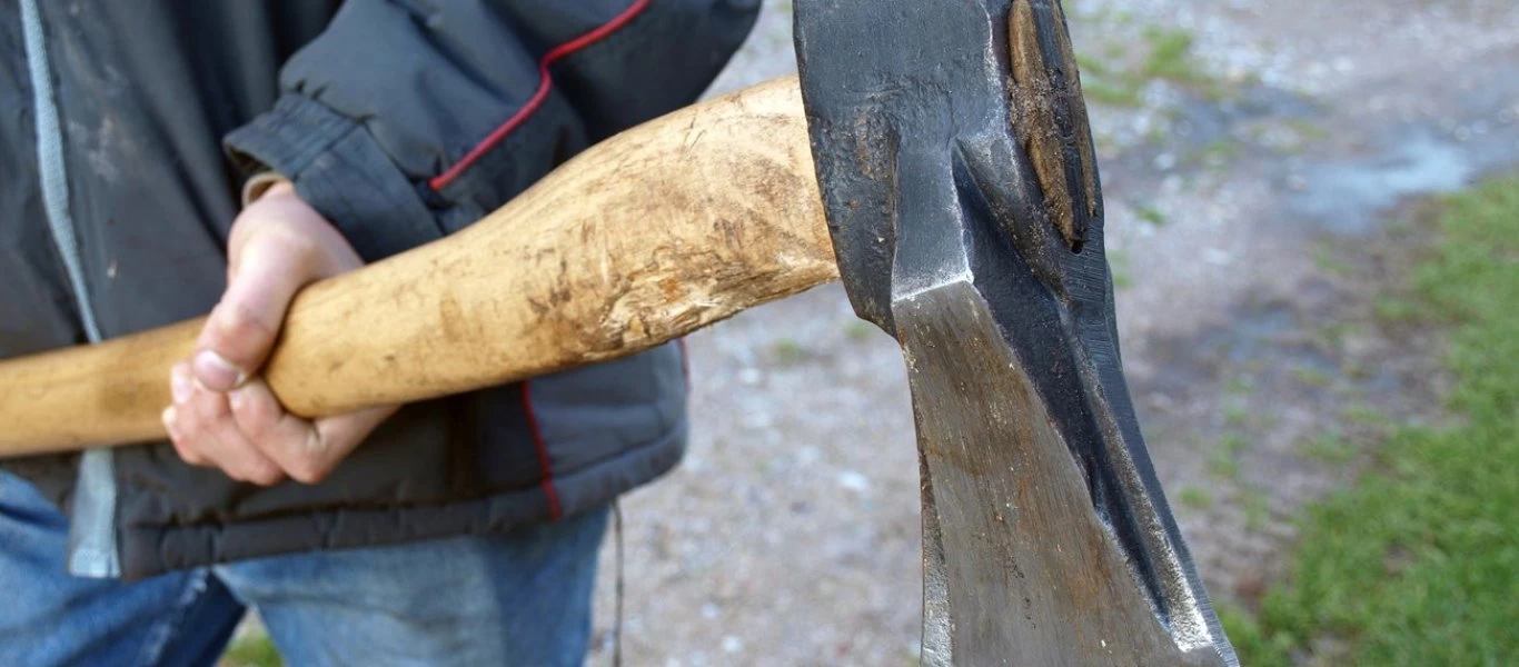 Επίθεση με τσεκούρι: «Πρώτη φορά είδα κάτι τέτοιο - Η γυναίκα έχασε το μάτι της - Σε κρίσιμη κατάσταση οι άλλοι δύο»